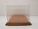 Klarsichtbox Acryl Vitrine Aichi mit Holzboden kirschbraun für 1:18 Modelle Zubehör Atlantic
