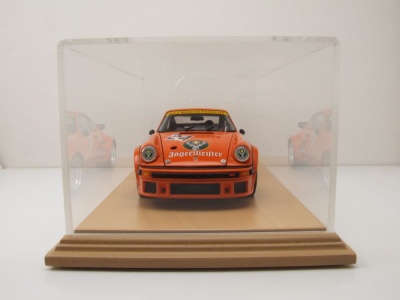 Klarsichtbox Acryl Vitrine Aichi mit Holzboden lindenbraun für 1:18 Modelle Zubehör Atlantic