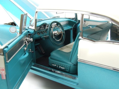 Pontiac Star Chief Hardtop 1955 grün weiß Modellauto 1:18 Sun Star