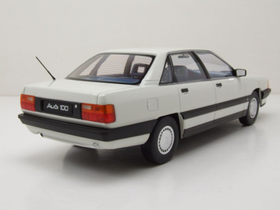 Audi 100 C3 1989 weiß Modellauto 1:18 Triple9