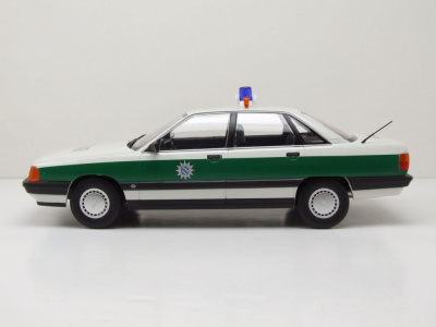 Audi 100 C3 1989 weiß grün Polizei Modellauto 1:18 Triple9