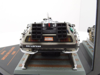 DeLorean Zurück in die Zukunft Back to the Future Teil 3 Bahnschine Modellauto 1:43 Vitesse
