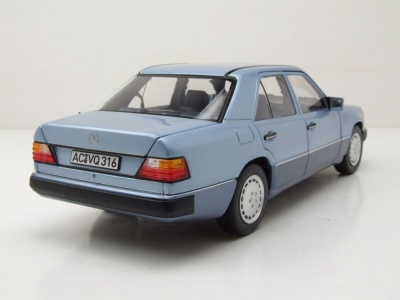Mercedes 230 E W124 1990 hellblau metallic Modellauto 1:18 Norev