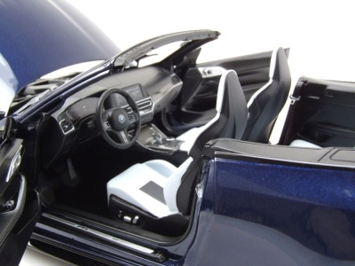 BMW M4 Cabrio 2020 dunkelblau metallic Modellauto 1:18 Minichamps