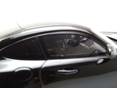 Mercedes AMG GT Black Series 2020 schwarz metallic Modellauto 1:18 Minichamps