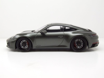 Porsche 911 Carrera 4 GTS 2020 grün metallic Modellauto 1:18 Minichamps