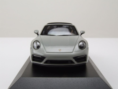 Porsche 911 992 Targa 4 GTS 2022 kalk grau Modellauto 1:43 Minichamps