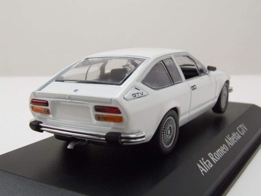 Miniature Maxichamps 1/43 - Alfa-Romeo Alfetta GTV 1976, Métal, Neuve Sous Boîte