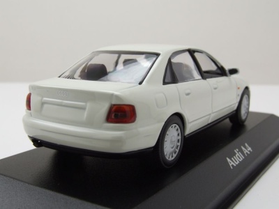 Audi A4 1995 weiß Modellauto 1:43 Maxichamps