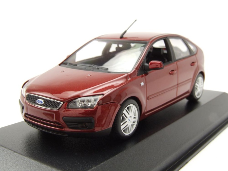 Ford Focus 2004 dunkelrot metallic Modellauto 1:43 Maxichamps