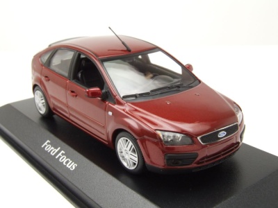Ford Focus 2004 dunkelrot metallic Modellauto 1:43 Maxichamps