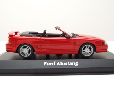 Ford Mustang Cabrio 1994 rot Modellauto 1:43 Maxichamps
