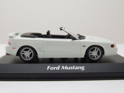 Ford Mustang Cabrio 1994 weiß Modellauto 1:43 Maxichamps