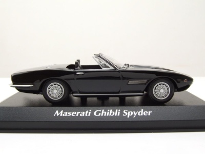 Maserati Ghibli Spyder 1969 schwarz Modellauto 1:43 Maxichamps