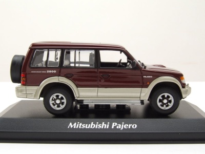 Mitsubishi Pajero LWB 1991 dunkelrot metallic Modellauto 1:43 Maxichamps