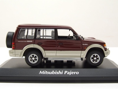 Mitsubishi Pajero LWB 1991 dunkelrot metallic Modellauto 1:43 Maxichamps