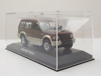 Mitsubishi Pajero LWB 1991 dunkelrot metallic Modellauto 1:43 Maxichamps