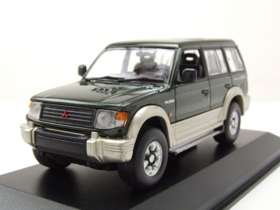 Mitsubishi Pajero LWB 1991 grün metallic Modellauto 1:43 Maxichamps