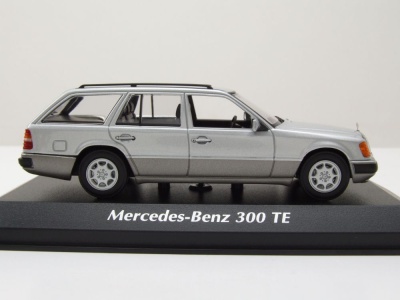 Mercedes 300 TE S124 Kombi 1990 silber metallic Modellauto 1:43 Maxichamps