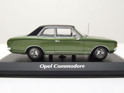Opel Commodore A 1970 grün metallic Modellauto 1:43 Maxichamps