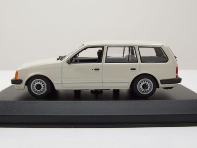 Opel Kadett D Caravan Kombi 1979 weiß Modellauto 1:43 Maxichamps