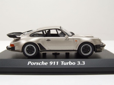 Porsche 911 Turbo 3.3 (930) 1977 gold metallic Modellauto 1:43 Maxichamps