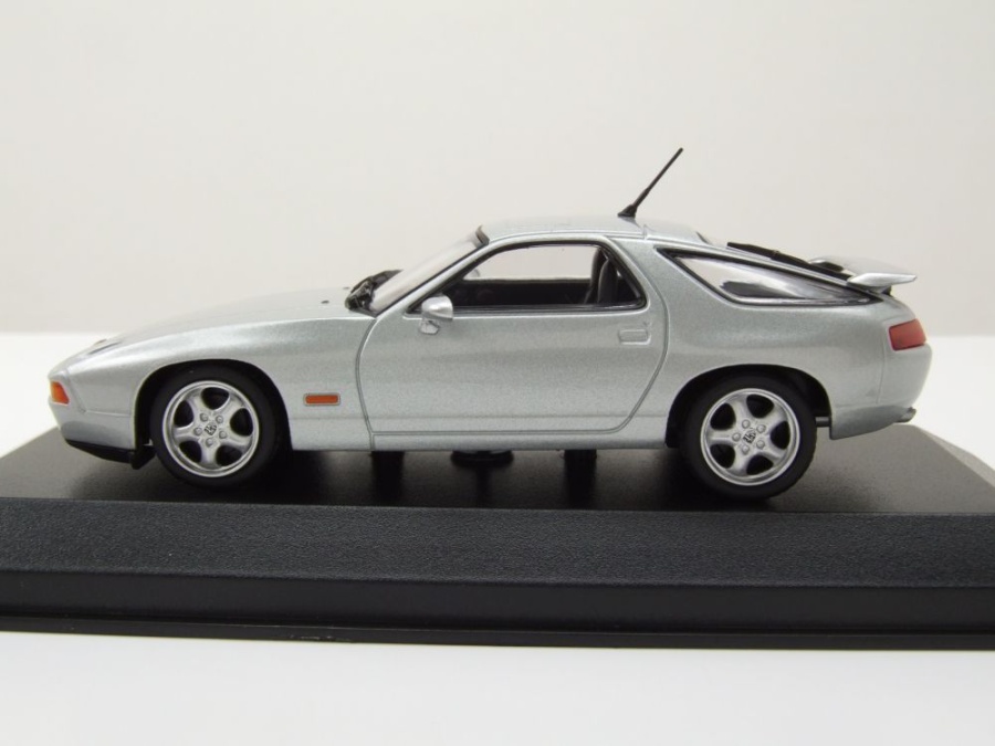 Modellauto Porsche 928 GTS 1991 silber bei Modellautocenter, 37,90 €
