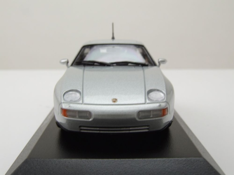 Modellauto Porsche 928 GTS 1991 silber bei Modellautocenter, 37,90 €
