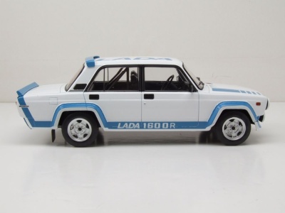 Lada 2105 VFTS 1983 weiß Modellauto 1:18 ixo models