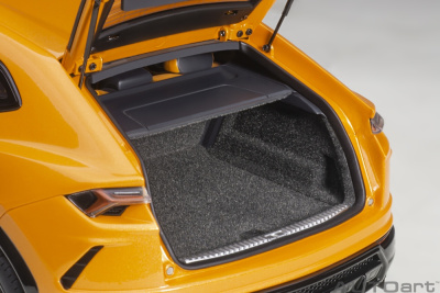 Lamborghini Urus 2018 orange metallic Modellauto 1:18 Autoart