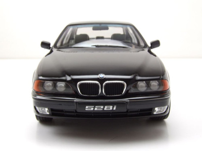 Modellauto BMW 528i E39 1995 schwarz 1:18 KK Scale bei Modellautocenter, 79,50  €