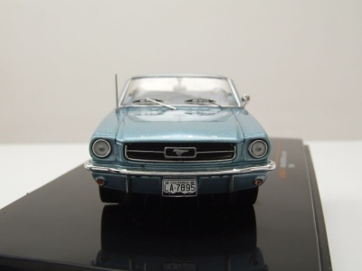 Ford Mustang Convertible 1965 hellblau Modellauto 1:43 ixo models
