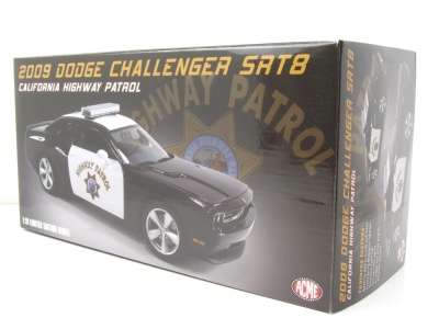 Dodge Challenger SRT8 California Highway Patrol 2009 schwarz weiß Modellauto 1:18 Acme