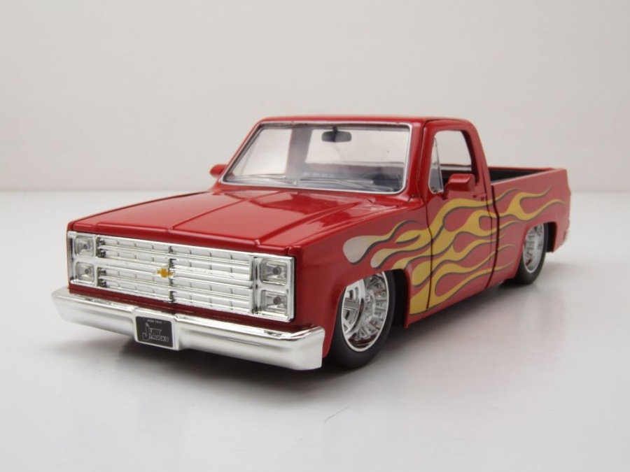 ジェイダトイズ 1/24 1985 シボレー C-10 RED/FLAMES 1/24 Jada 1985 Chevrolet C10 Pickup Custom Red With Flames