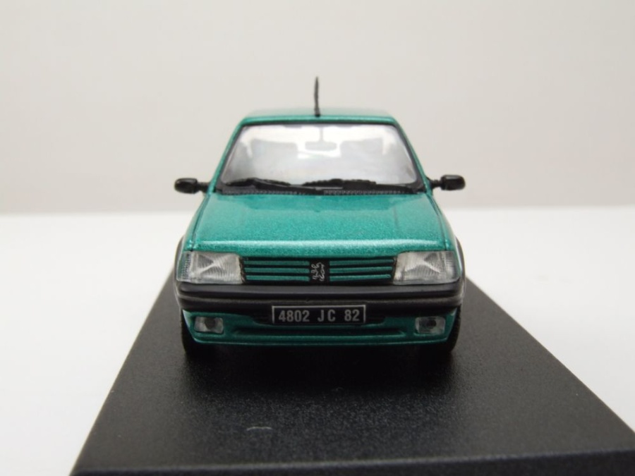 Modellauto Peugeot 205 GTi Griffe 1990 grün metallic 1:43