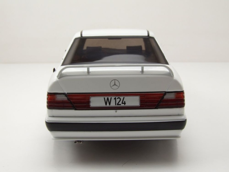 Mercedes-Benz W124 Tuning Blanco 1:18 – Detalles personalizados a e