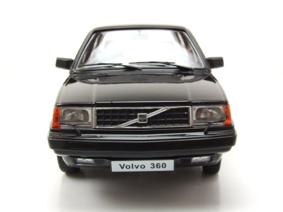 Volvo 360 1987 schwarz metallic Modellauto 1:18 Triple9