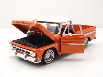 Chevrolet C-10 Fleetside Pick Up Get Low 1966 orange weiß Modellauto 1:24 Motormax