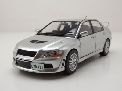 Mitsubishi Lancer Evo VII RHD 2001 silber Modellauto 1:24...