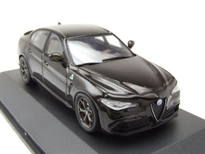 Alfa Romeo Giulia Quadrifoglio 2019 schwarz Modellauto 1:43 Solido