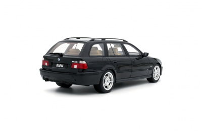 BMW 540i E39  Touring Kombi M-Pack 2021 schwarz metallic...