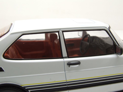 Saab 900 Turbo 1981 weiß Modellauto 1:18 MCG