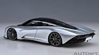 McLaren Speedtail 2020 supernova silber Modellauto 1:18...