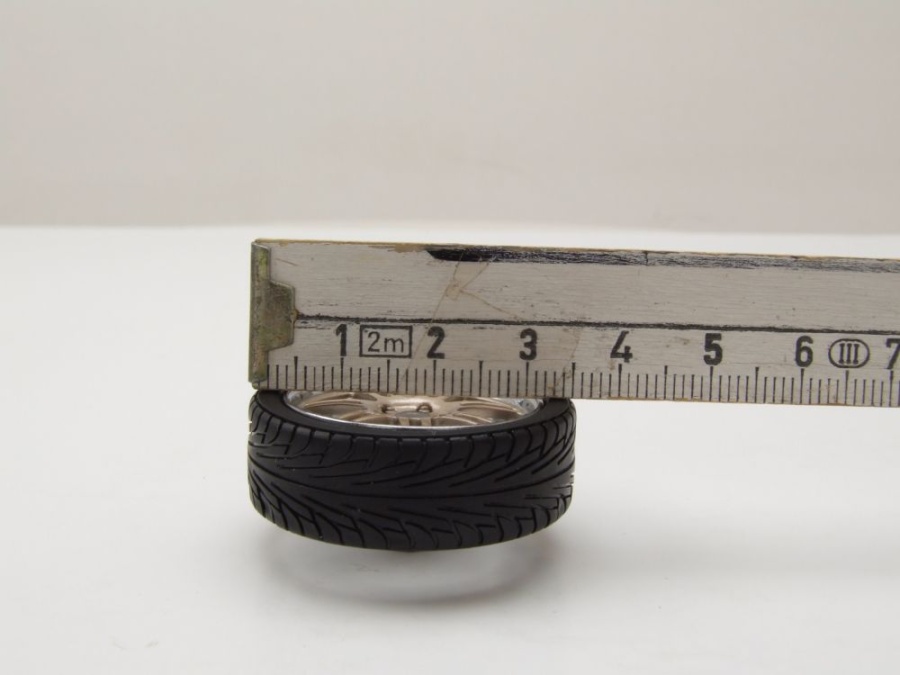 BESTonZON Modellauto Reifen - Ersatzgummis Für Spielzeugautos 1:64 (2 Stück)