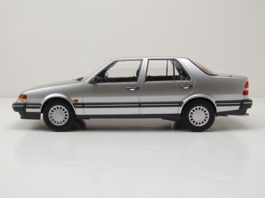 トリプル9 1/18 サーブ 9000 CD ターボ 1990 (シルバー) Modellauto Saab 9000 CD Turbo 1990 silber 1:18 Triple9 bei