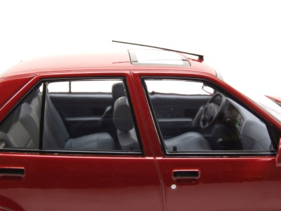 Renault 19 1994 rot metallic Modellauto 1:18 Triple9