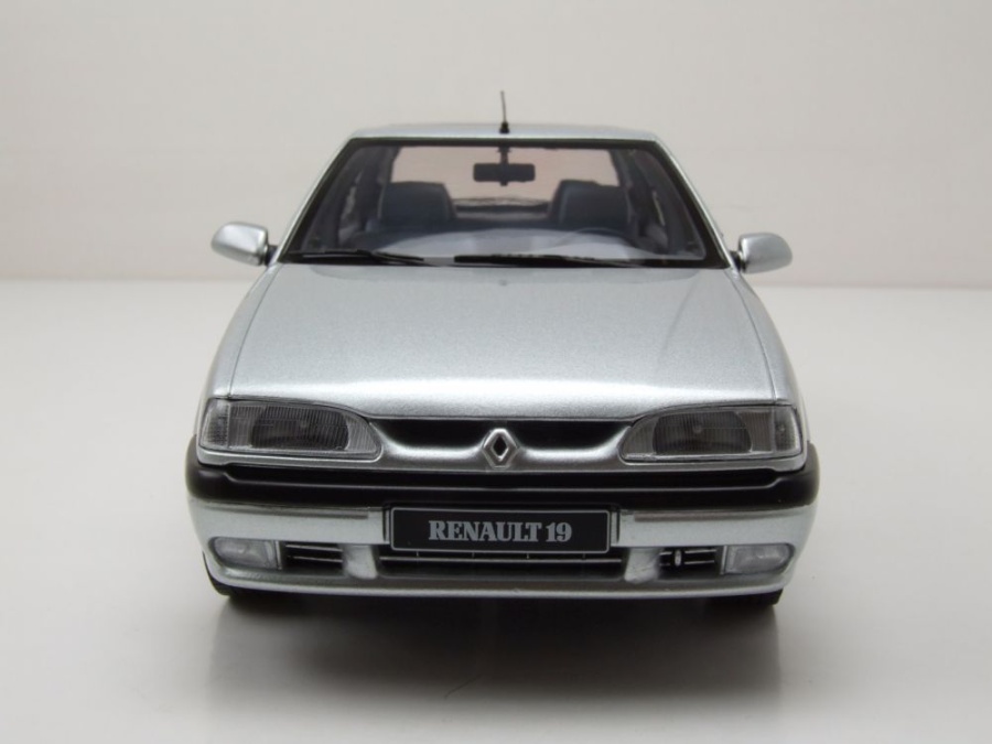 1:18 Triple9 Renault R19 1994 Argent - Modélisme Auto T9-1800453
