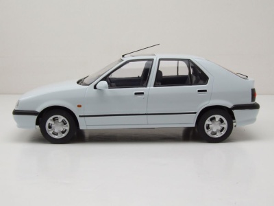 Renault 19 1994 weiß Modellauto 1:18 Triple9