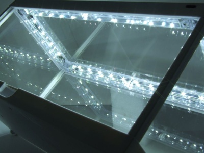 Klarsichtbox Vitrine mit LED-Deckenbeleuchtung und Spiegelboden schwarz für 1:18 Modellautos Triple9