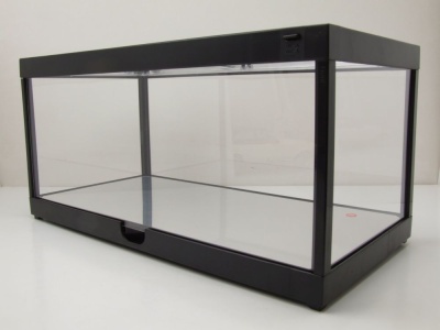 Klarsichtbox Vitrine mit LED-Deckenbeleuchtung und Spiegelboden schwarz für 1:18 Modellautos Triple9